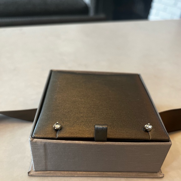 Diamond Stud Earrings. Silver. 0.5 carat. - Picture 2 of 9